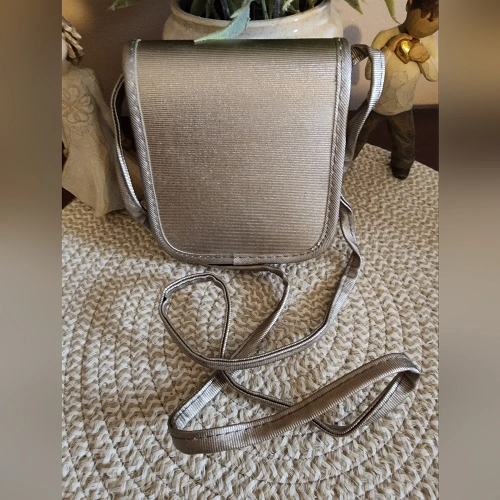 Y2K ~ Mary Kay Gold Cosmetic Bag